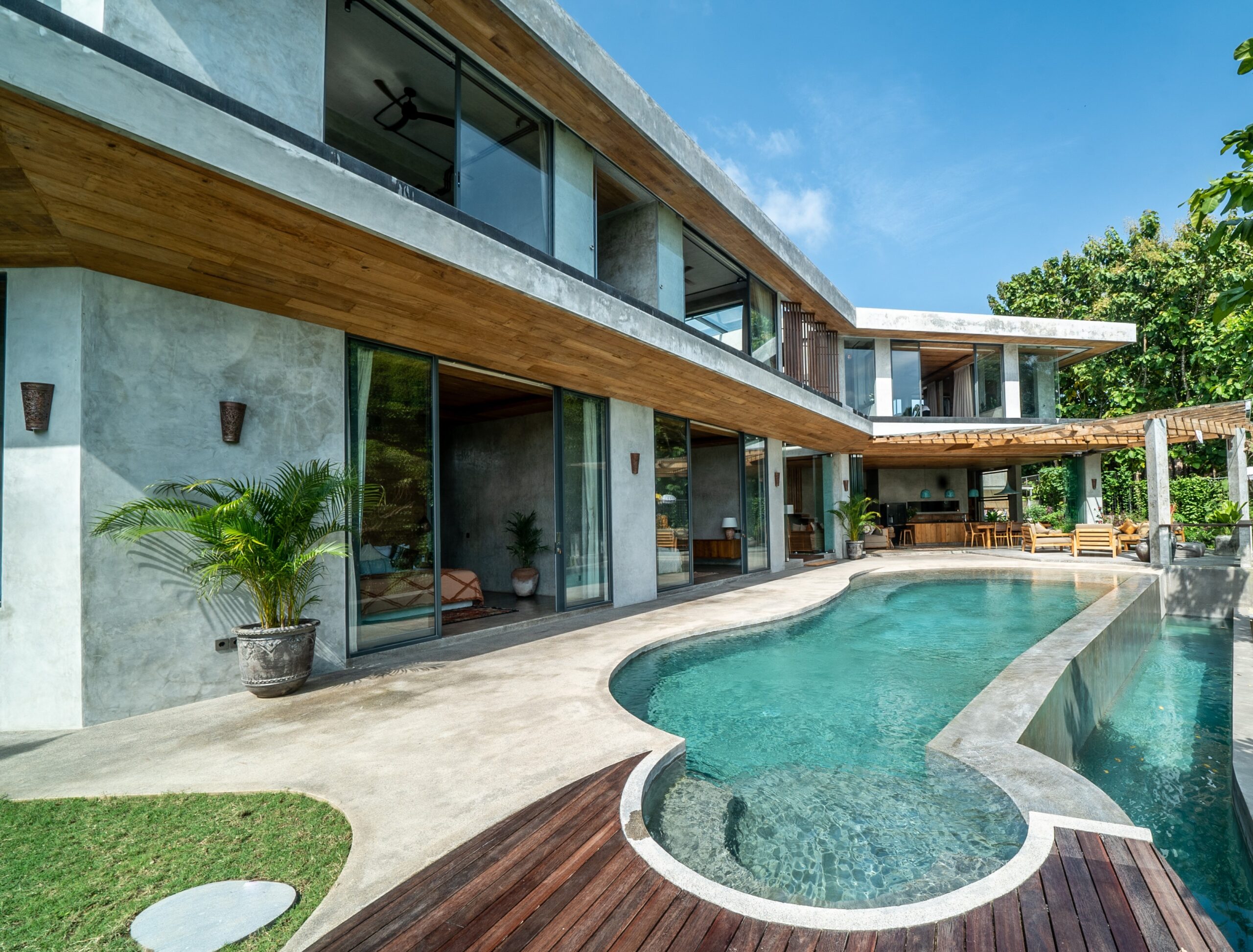 READY NOW 5 BEDROOM VILLA FOR SALE LEASEHOLD IN PERERENAN BE-1453 